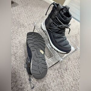 North Face Thermoball Lace Up Boots Women’s Size 8